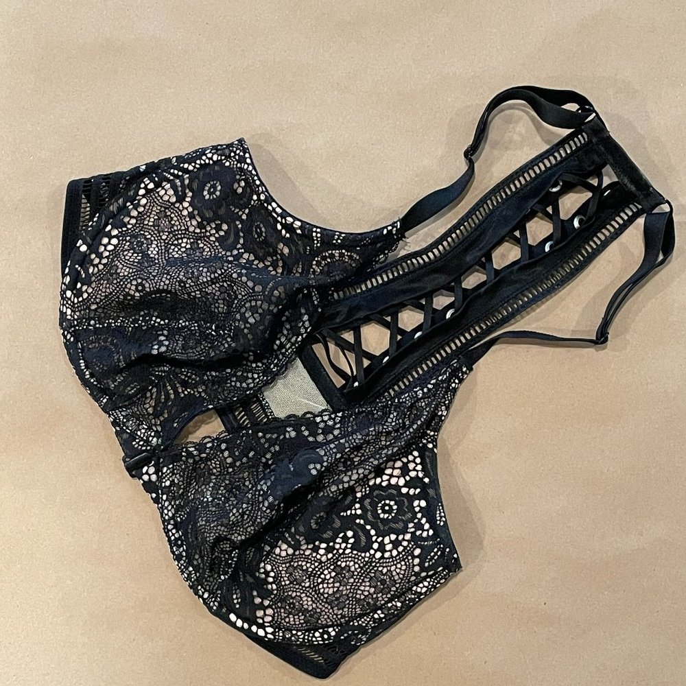 NWOT Victoria's Secret Unlined Front Closure Bra 32DDD